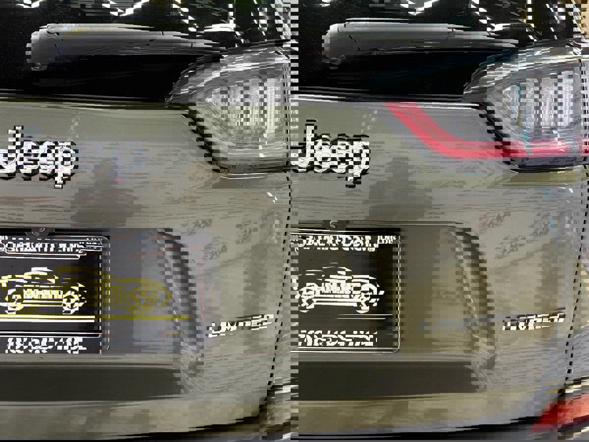 Used 2019 Jeep Cherokee Limited image 8