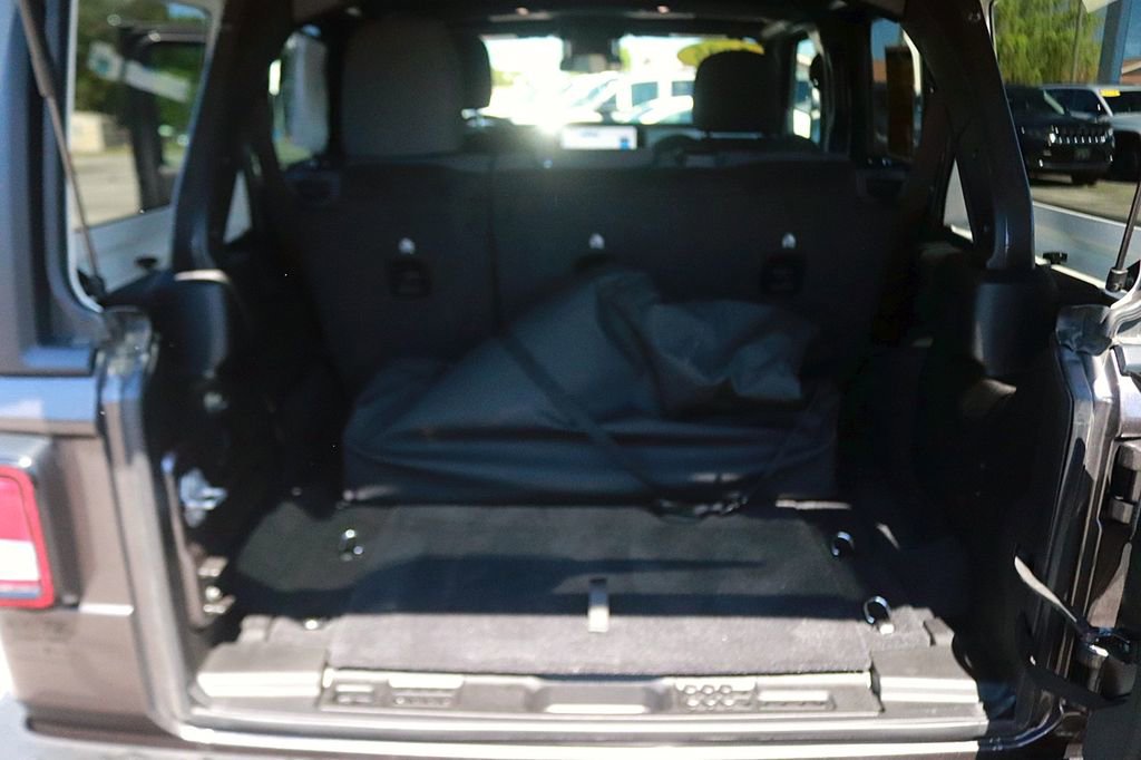 Used 2025 Jeep Wrangler Unlimited Sport AWD/4WD image 16