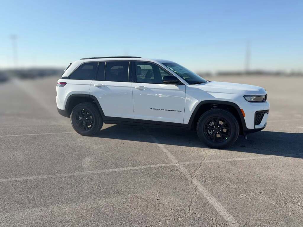 New 2026 Jeep Grand Cherokee Altitude image 15