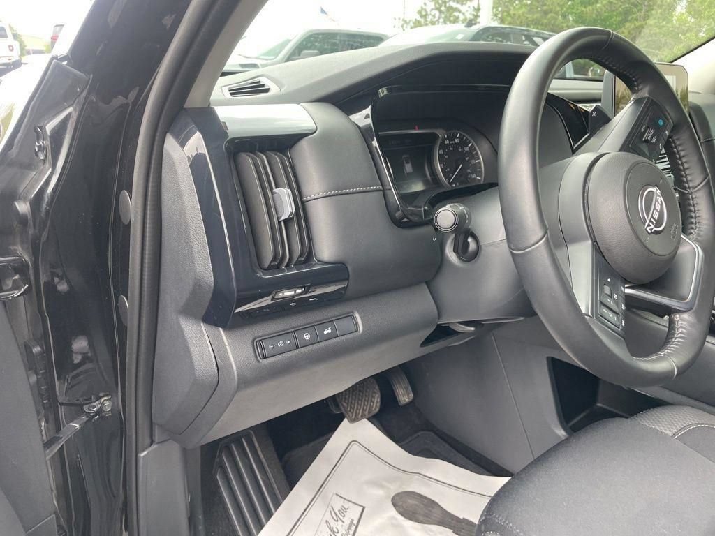 Used 2025 Nissan Pathfinder SV AWD/4WD image 19