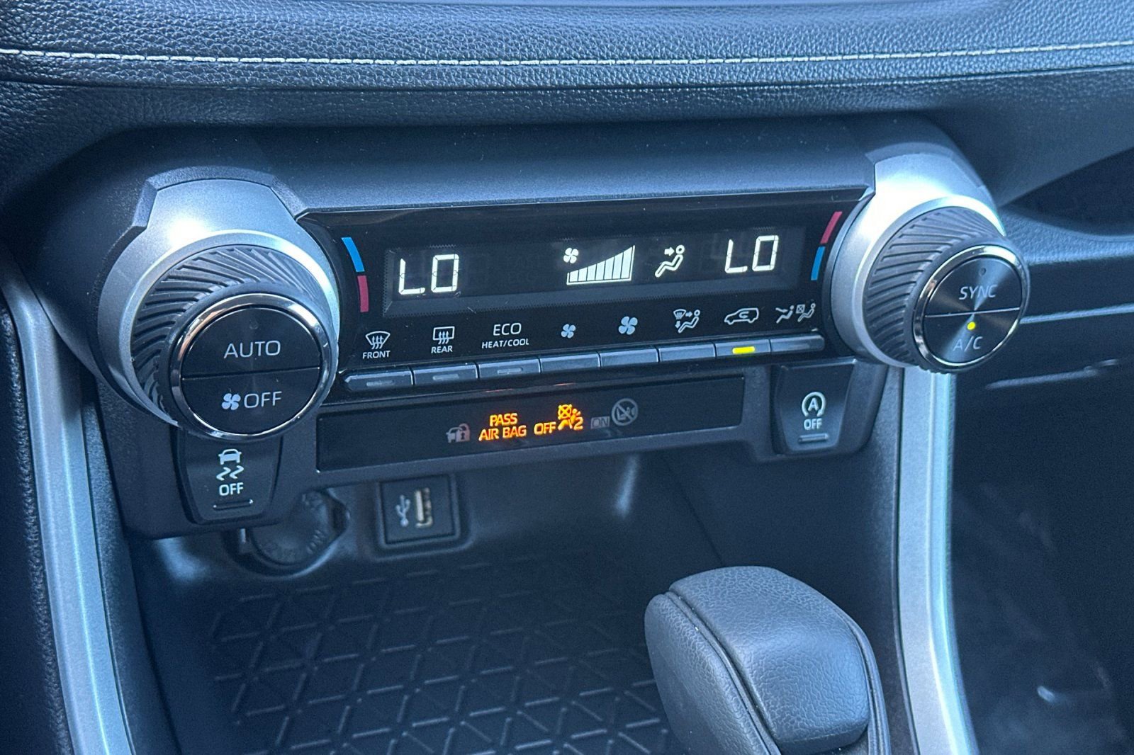 Used 2025 Toyota RAV4 XLE image 20