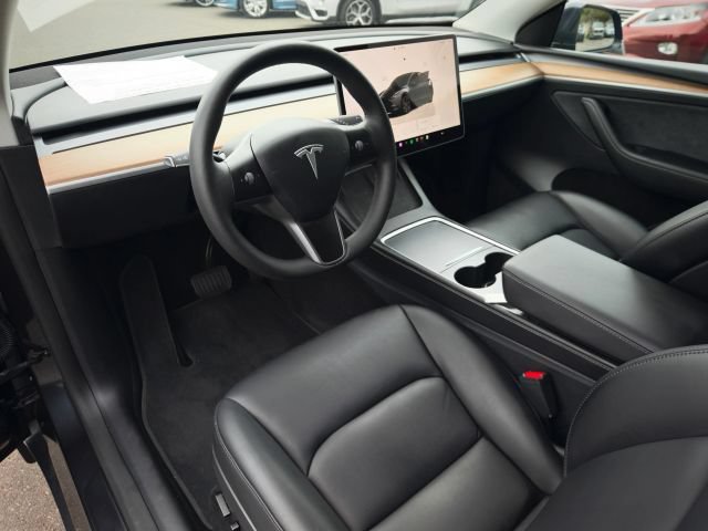 Used 2025 Tesla Model Y Long Range AWD/4WD image 25