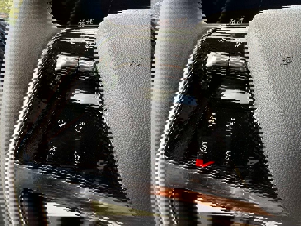 New 2026 Cadillac Vistiq Luxury w/ LPO, Floor Liner Package image 17