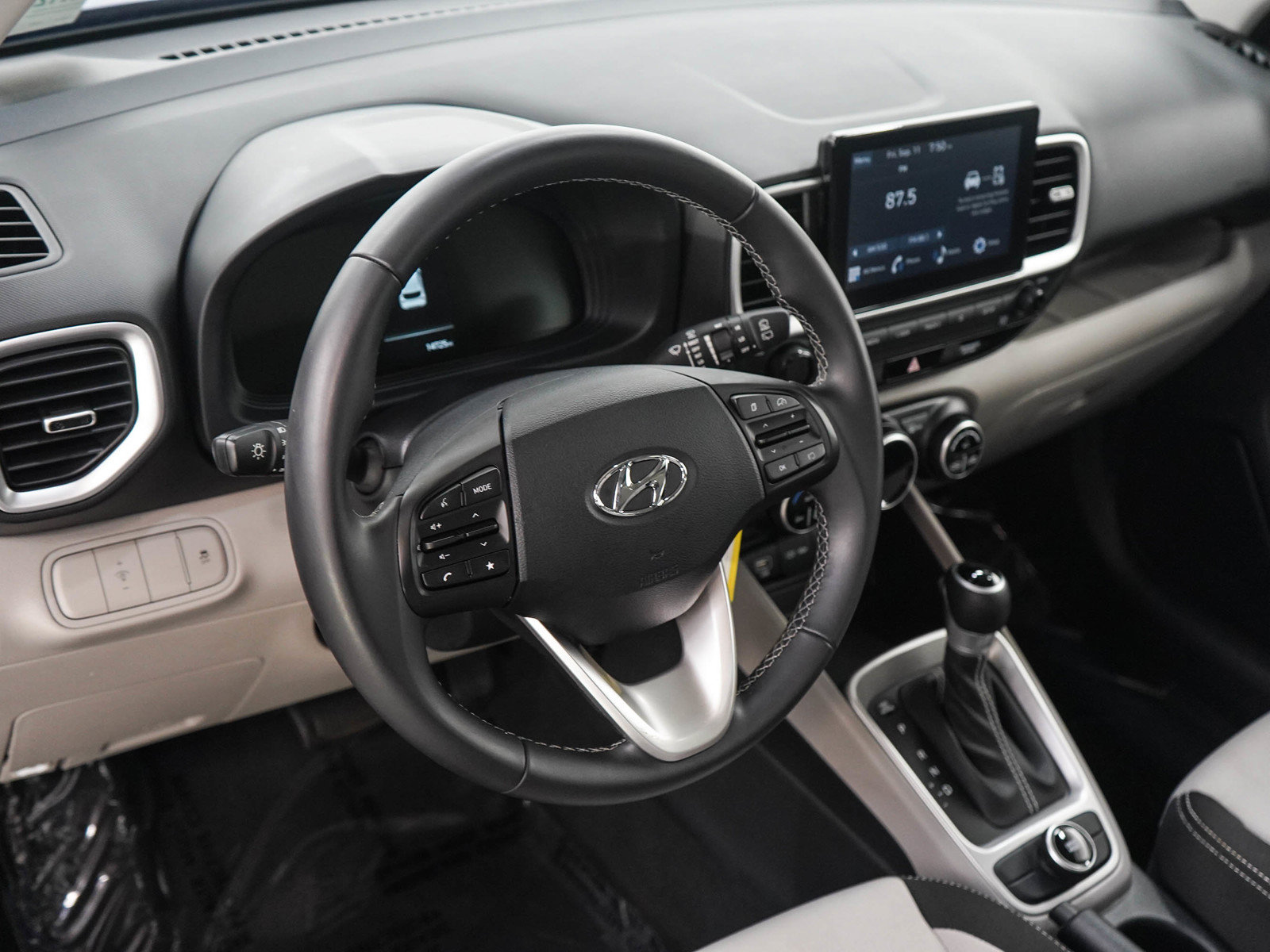 Used 2023 Hyundai Venue SEL FWD image 20