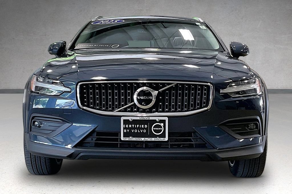 Certified 2025 Volvo V60 B5 Cross Country Ultra AWD/4WD image 2