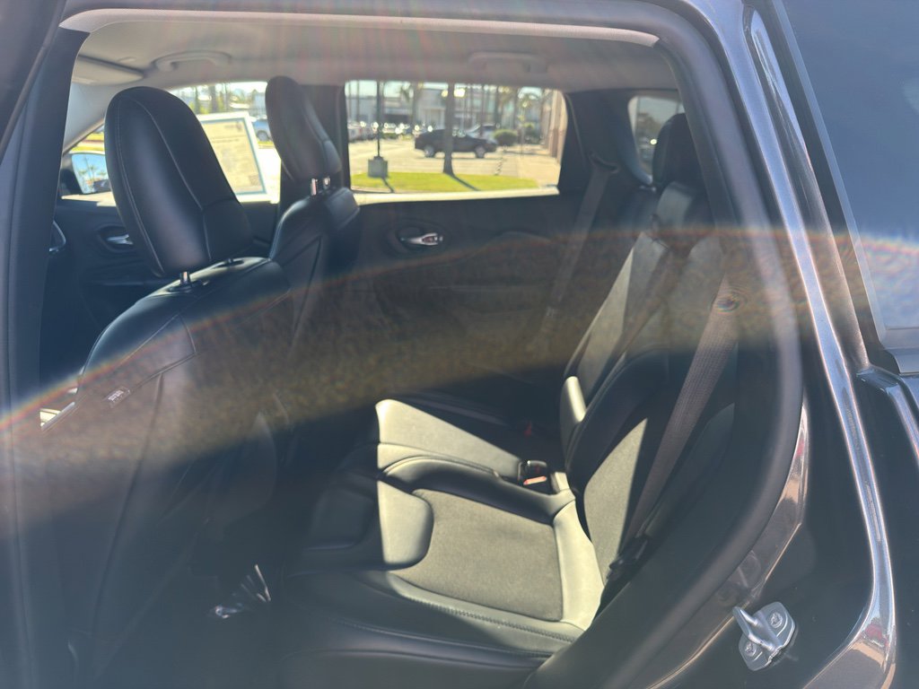 Used 2021 Jeep Cherokee Latitude Plus image 9