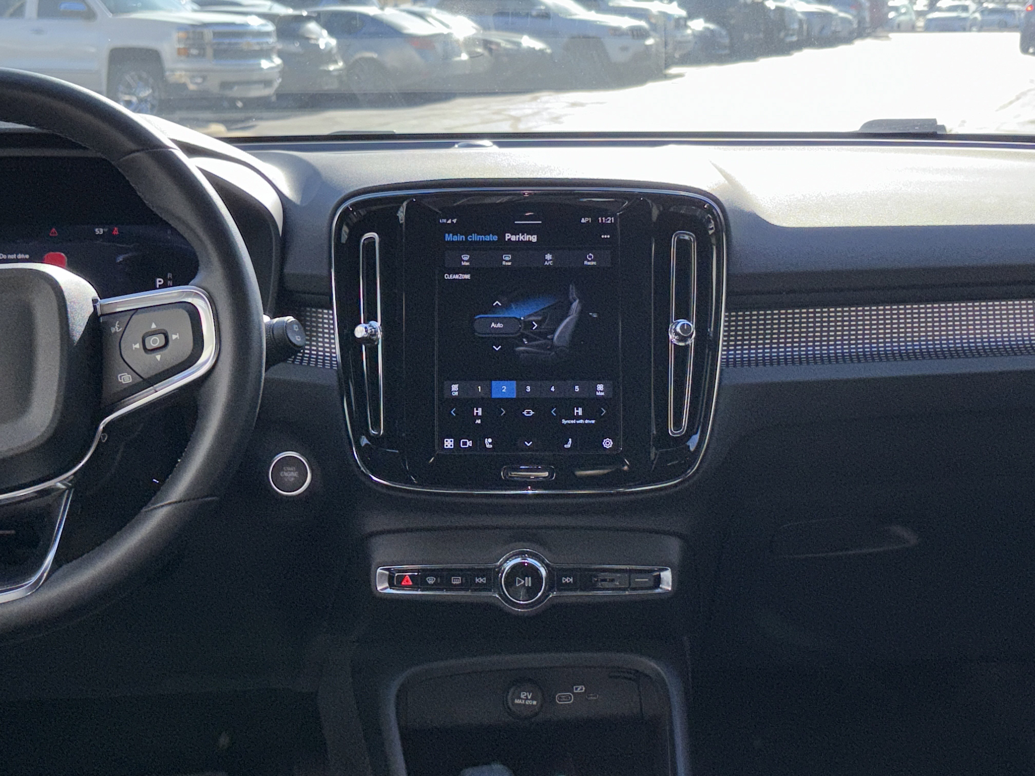 Certified 2025 Volvo XC40 B5 Plus image 29