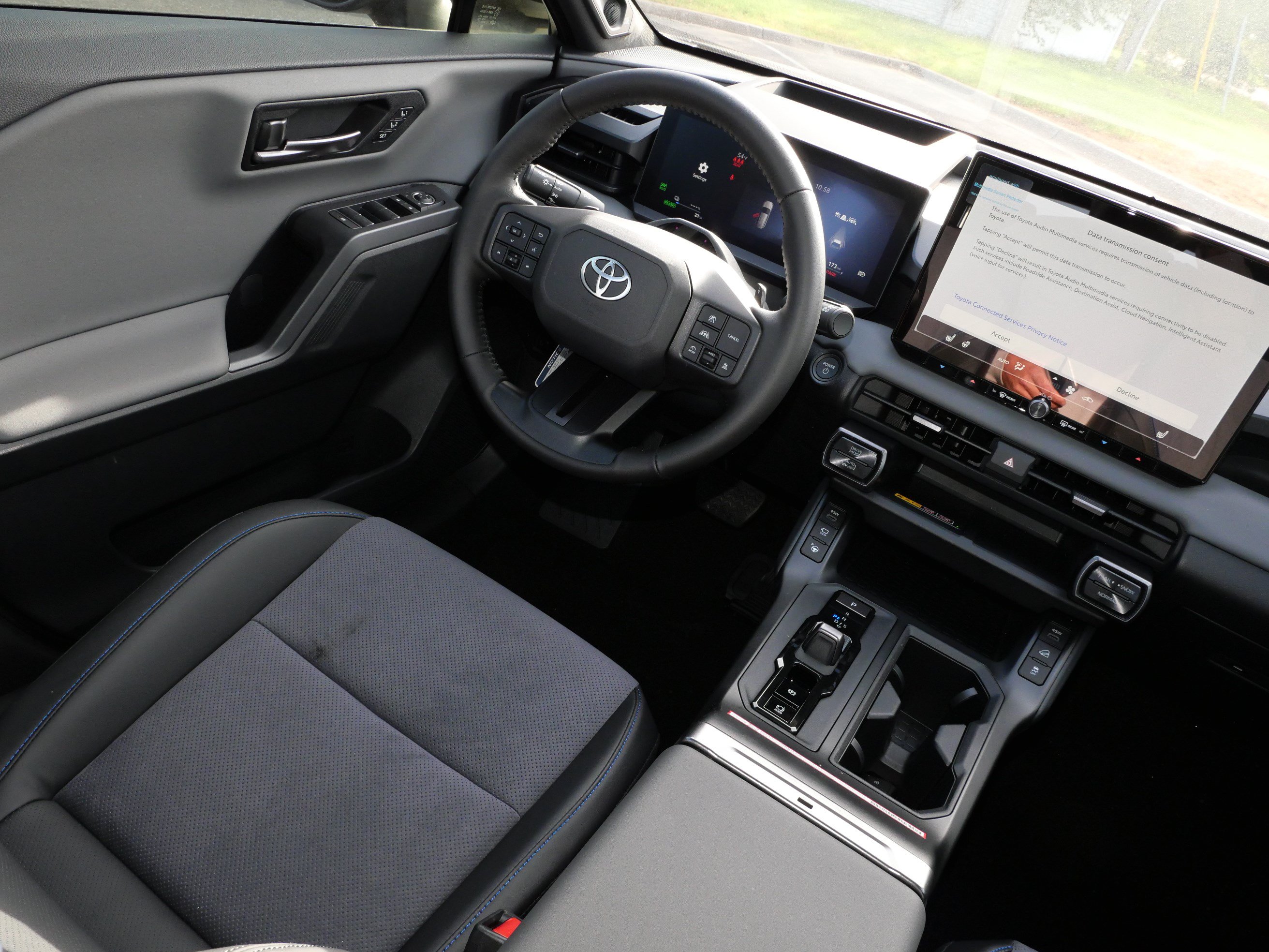 Certified 2026 Toyota RAV4 XSE w/ Panoramic Sun Roof Package AWD/4WD image 9