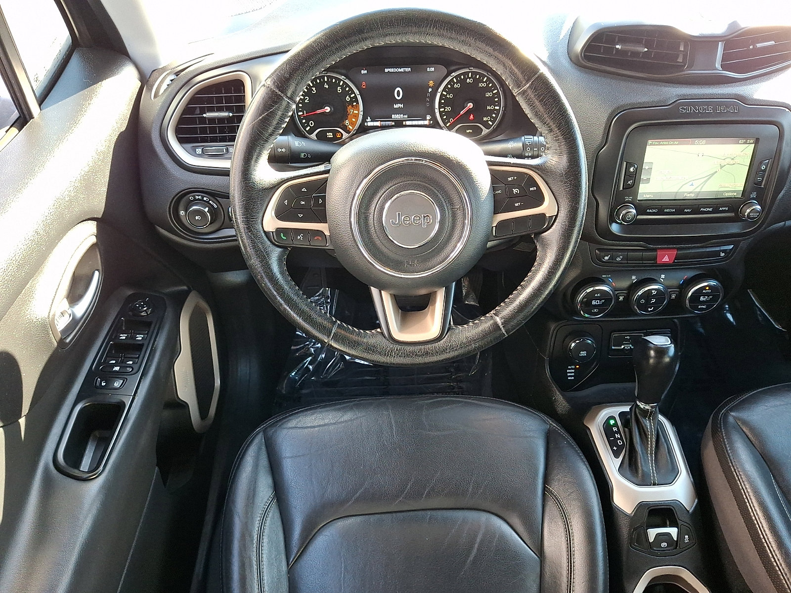 Used 2016 Jeep Renegade Limited image 12