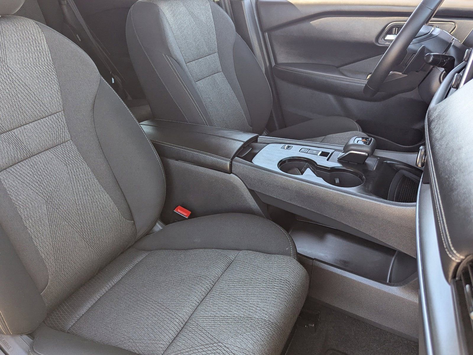 Certified 2026 Nissan Rogue SV FWD image 10