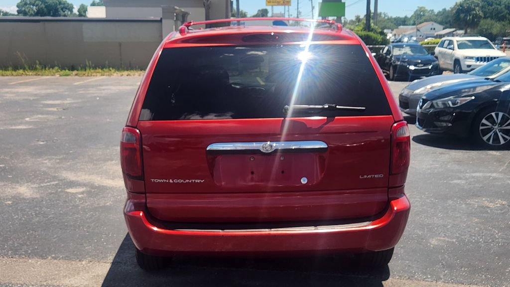 Used 2004 Chrysler Town & Country Limited FWD image 5