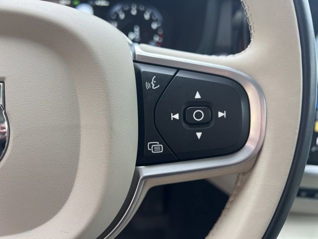 Used 2022 Volvo S60 B5 Momentum w/ Premium Package image 10