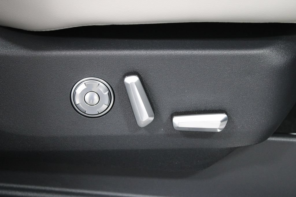 New 2026 Lincoln Navigator L Reserve AWD/4WD image 30