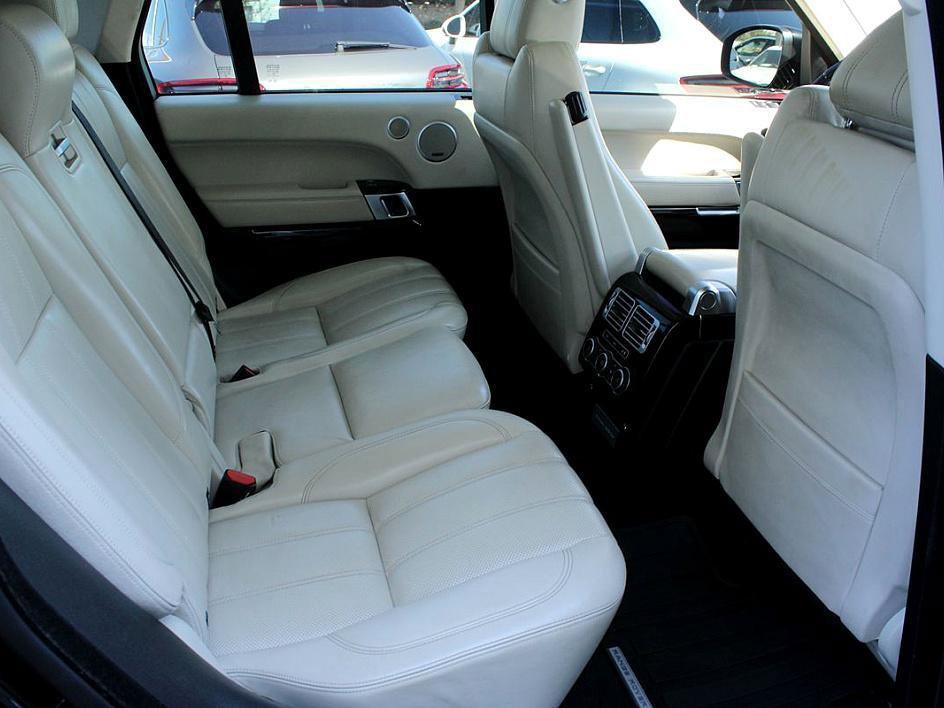 Used 2017 Land Rover Range Rover HSE image 16