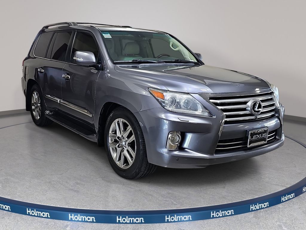 Used 2013 Lexus LX 570 4WD w/ Luxury Pkg image 4