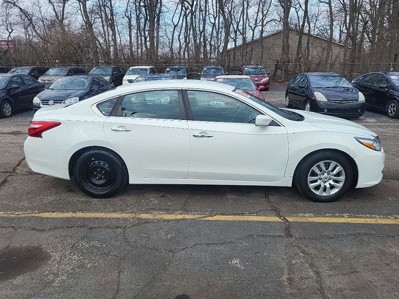 Used 2016 Nissan Altima 2.5 S w/ Power Driver Seat Package image 9