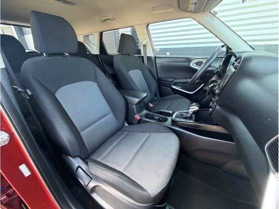 Used 2020 Kia Soul LX FWD image 4