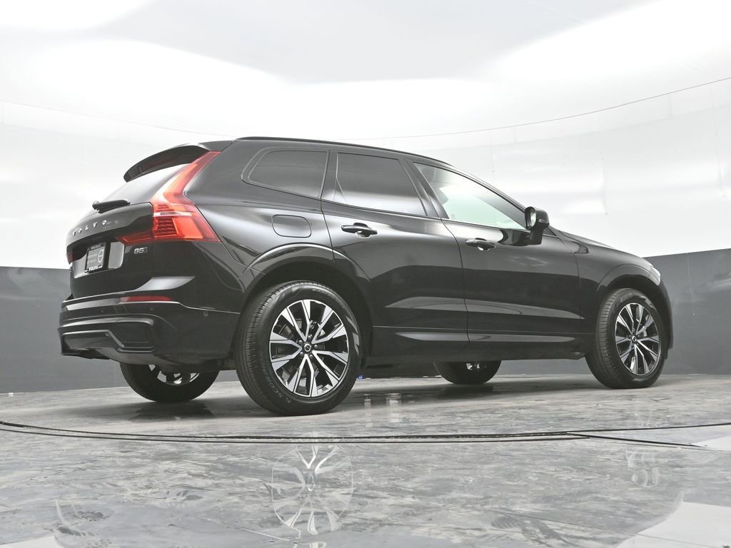 Used 2025 Volvo XC60 B5 Plus AWD/4WD image 28