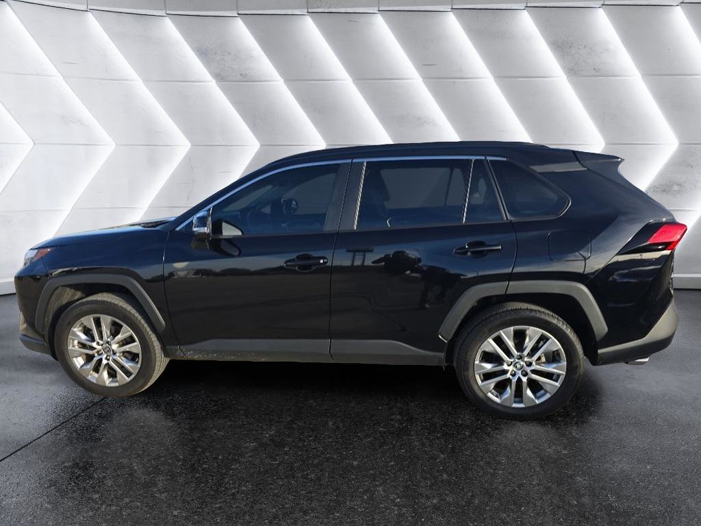 Used 2023 Toyota RAV4 XLE Premium image 8