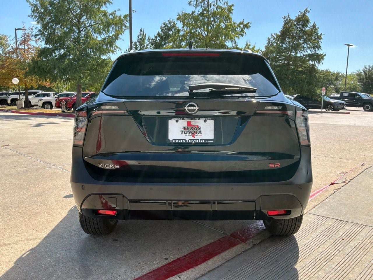 Used 2026 Nissan Kicks SR FWD image 7