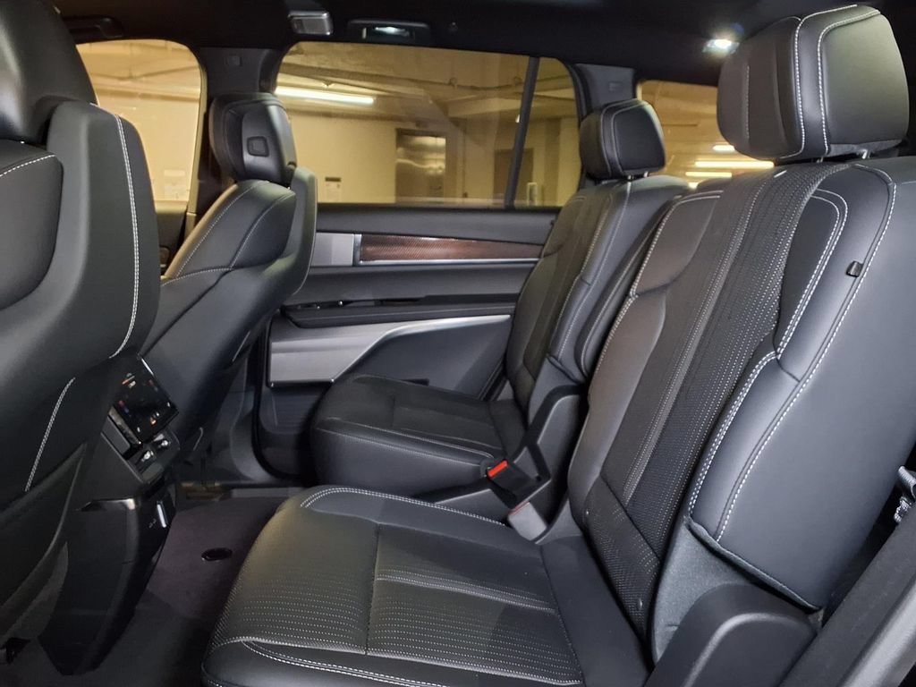 New 2027 Cadillac Vistiq Luxury AWD/4WD image 12