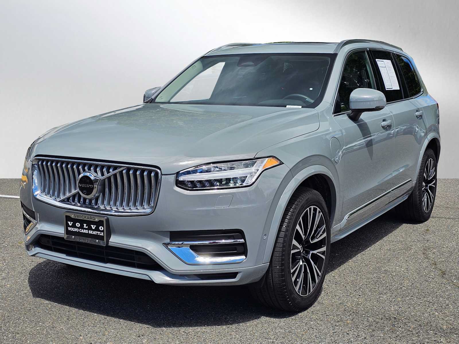 Certified 2025 Volvo XC90 T8 Plus w/ Protection Package Premier AWD/4WD image 7