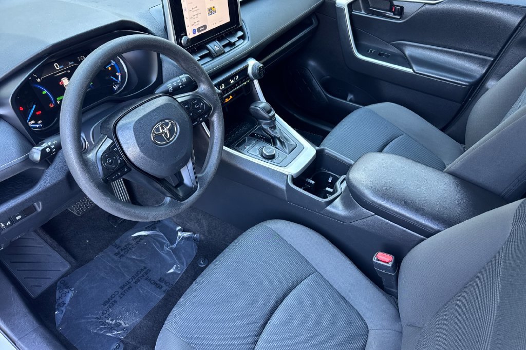 Used 2023 Toyota RAV4 LE AWD/4WD image 9