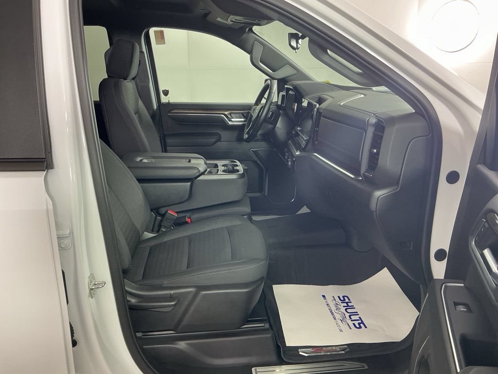 Used 2024 Chevrolet Silverado 1500 RST AWD/4WD image 5