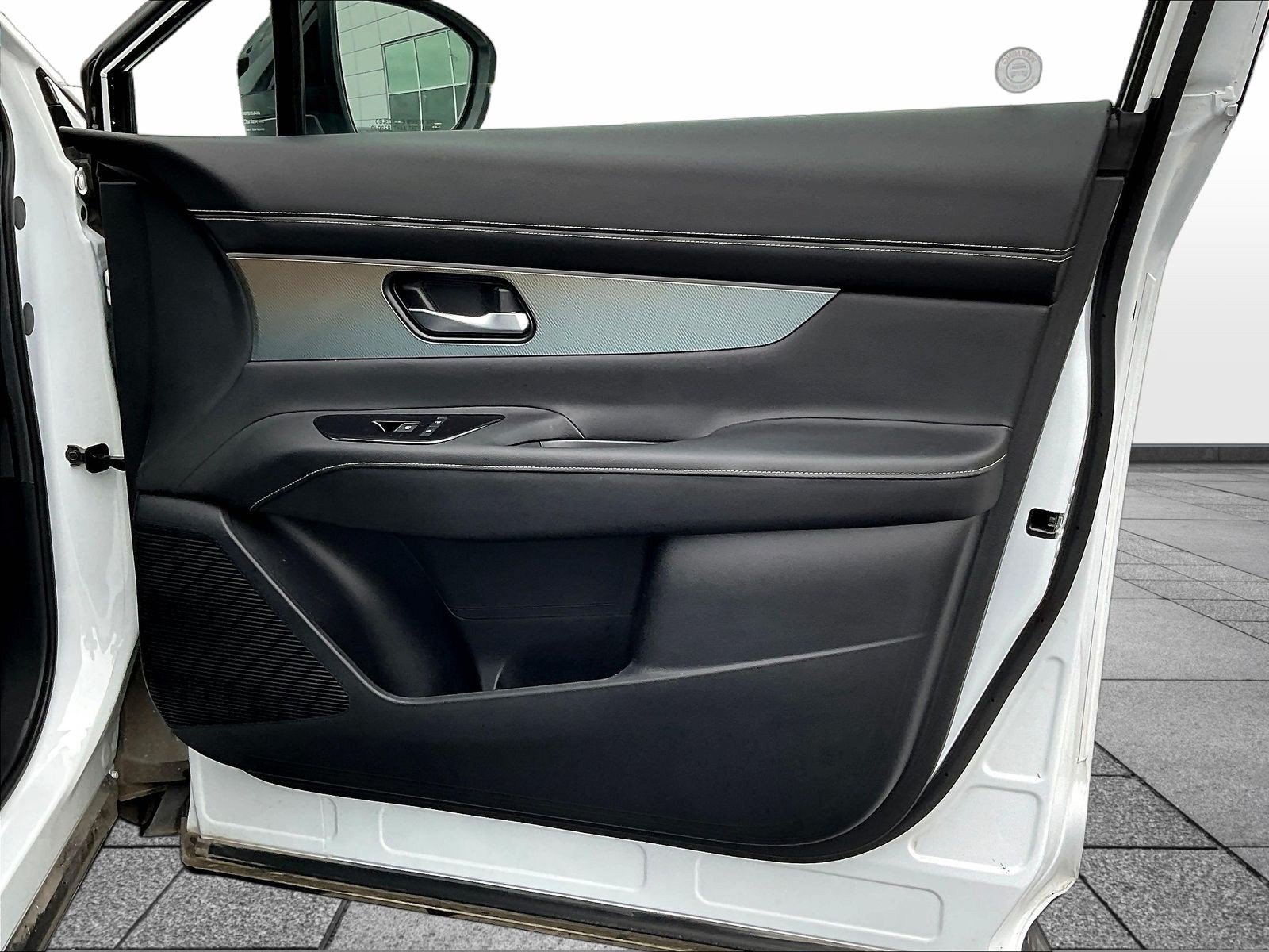 Certified 2025 Nissan Murano SL AWD/4WD image 31
