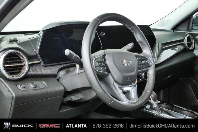 Used 2025 Chevrolet Trax ACTIV w/ Sunroof Package FWD image 4