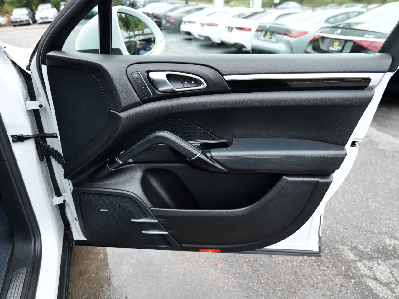 Used 2016 Porsche Cayenne image 35