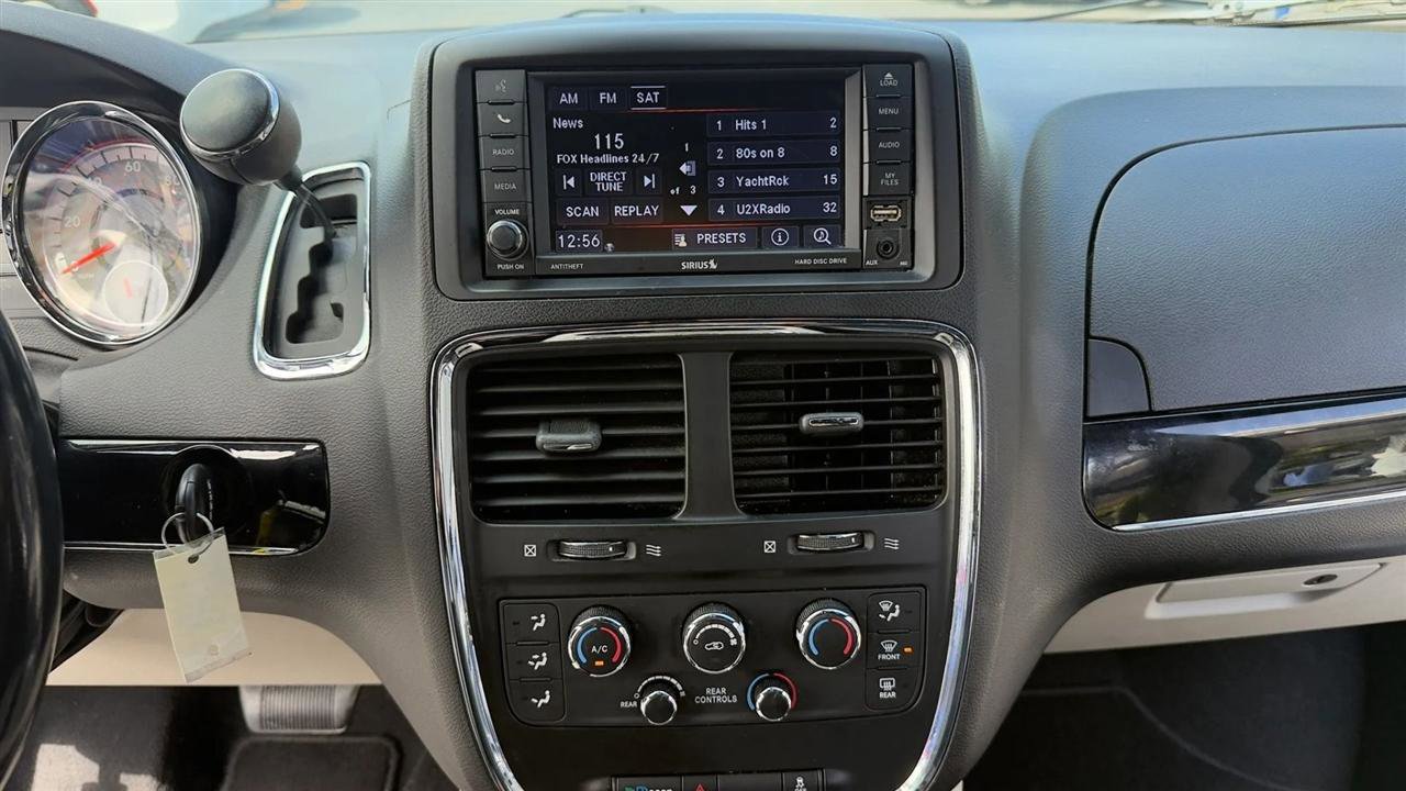 Used 2019 Dodge Grand Caravan SXT FWD image 17