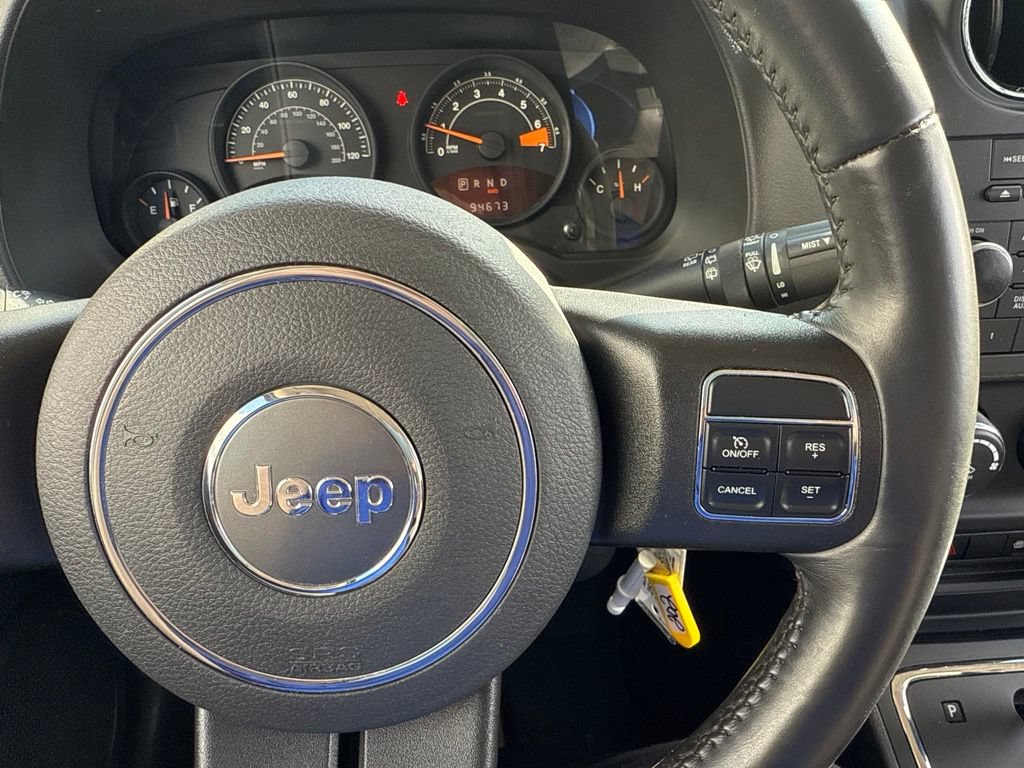 Used 2014 Jeep Patriot Latitude AWD/4WD image 27