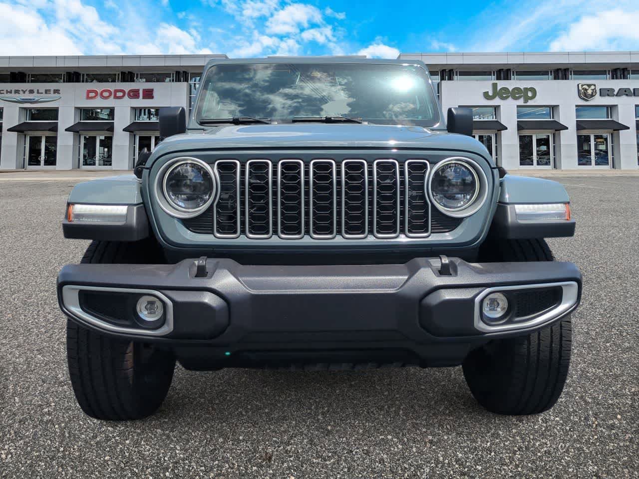 Used 2025 Jeep Wrangler Unlimited Sahara AWD/4WD image 3
