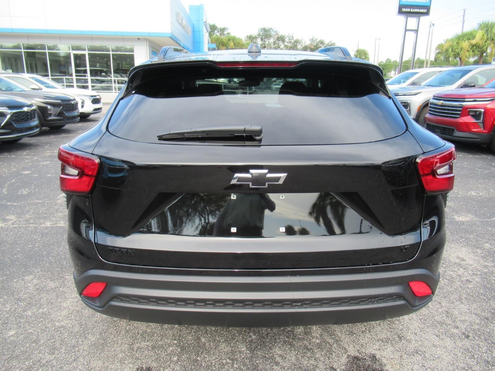 New 2026 Chevrolet Trax LT w/ Midnight Edition FWD image 6