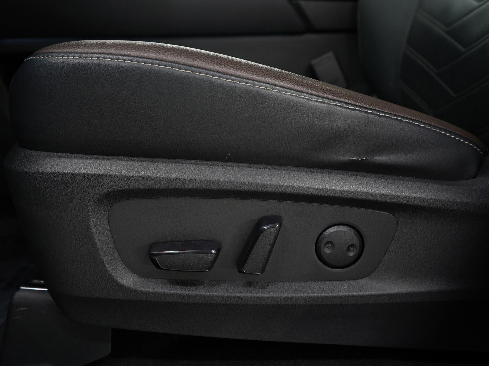 Used 2023 Nissan Pathfinder Platinum image 26