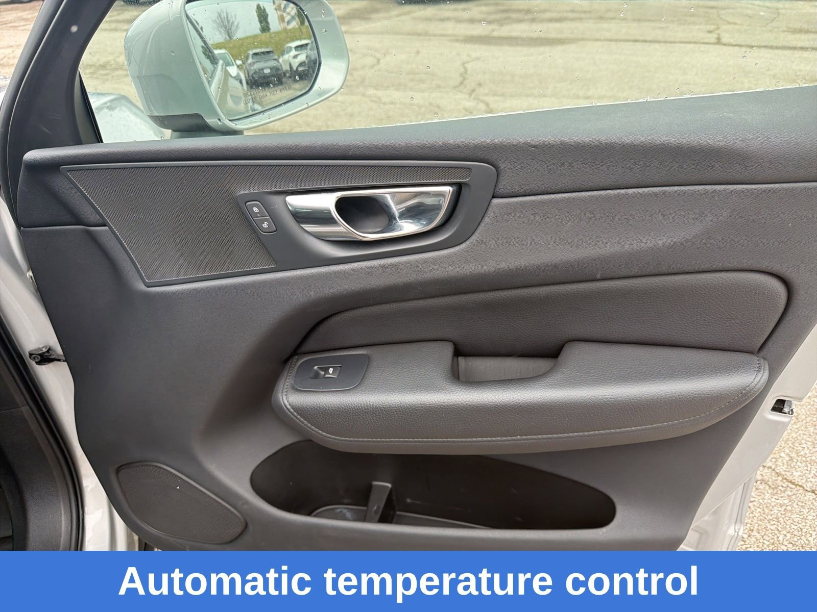 Used 2022 Volvo XC60 B5 Momentum w/ Protection Package Premier image 23