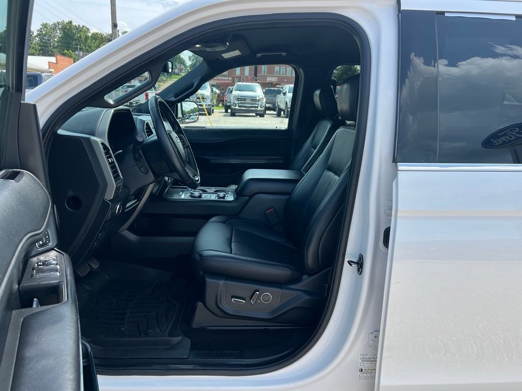 Used 2019 Ford Expedition Max XLT w/ Equipment Group 202A AWD/4WD image 13