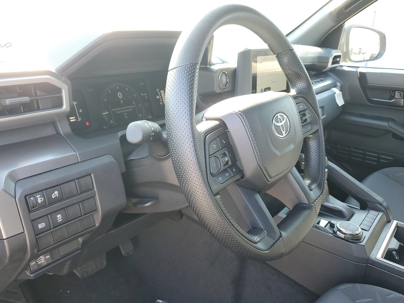 Certified 2025 Toyota Tacoma SR5 AWD/4WD image 18