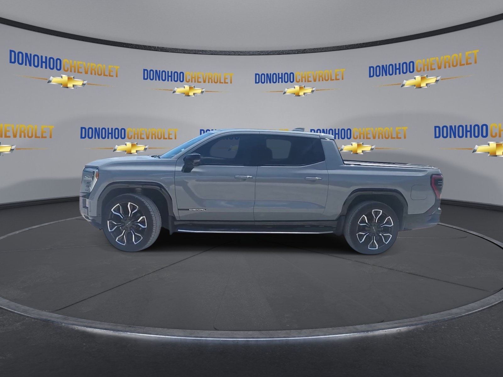 Used 2024 GMC Sierra EV Denali AWD/4WD image 9