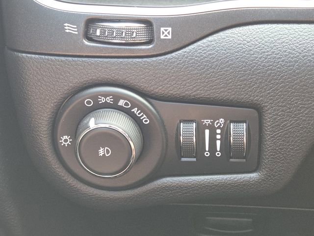 Used 2020 Jeep Cherokee Trailhawk w/ Trailer Tow Group image 9