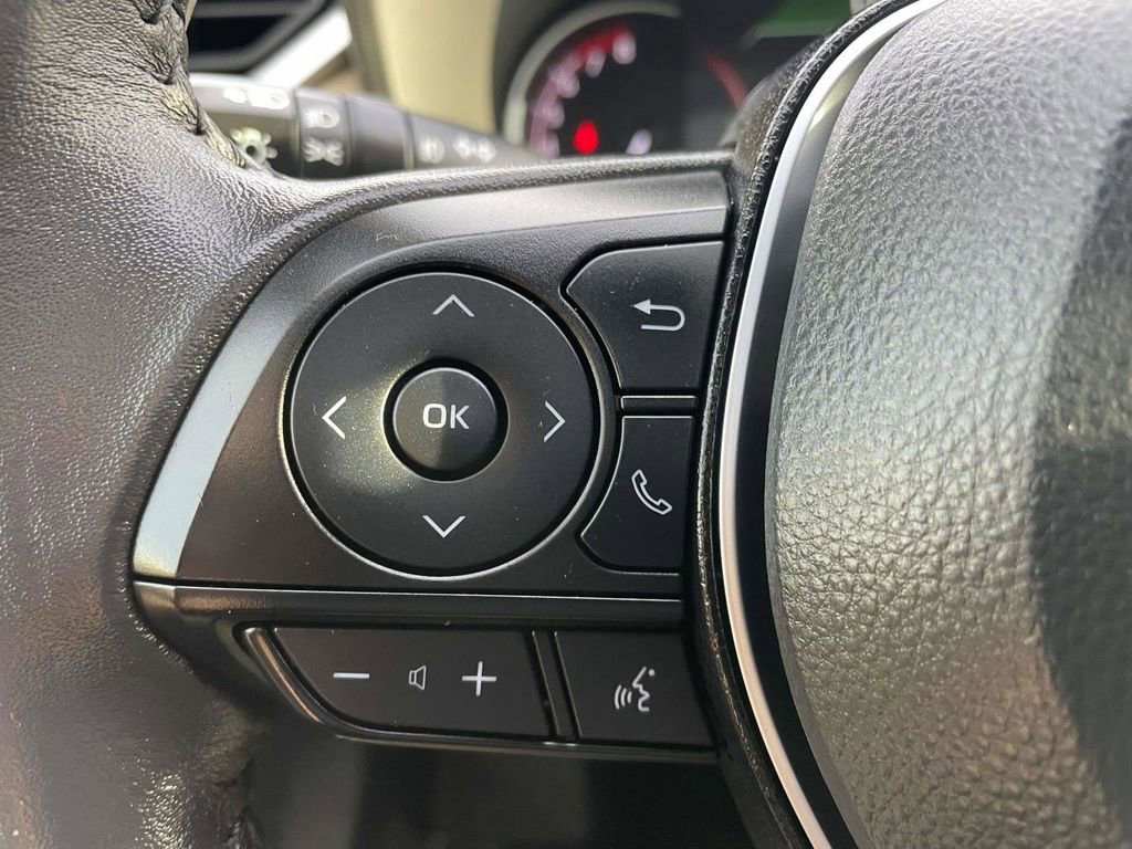 Used 2025 Toyota RAV4 XLE Premium FWD image 32