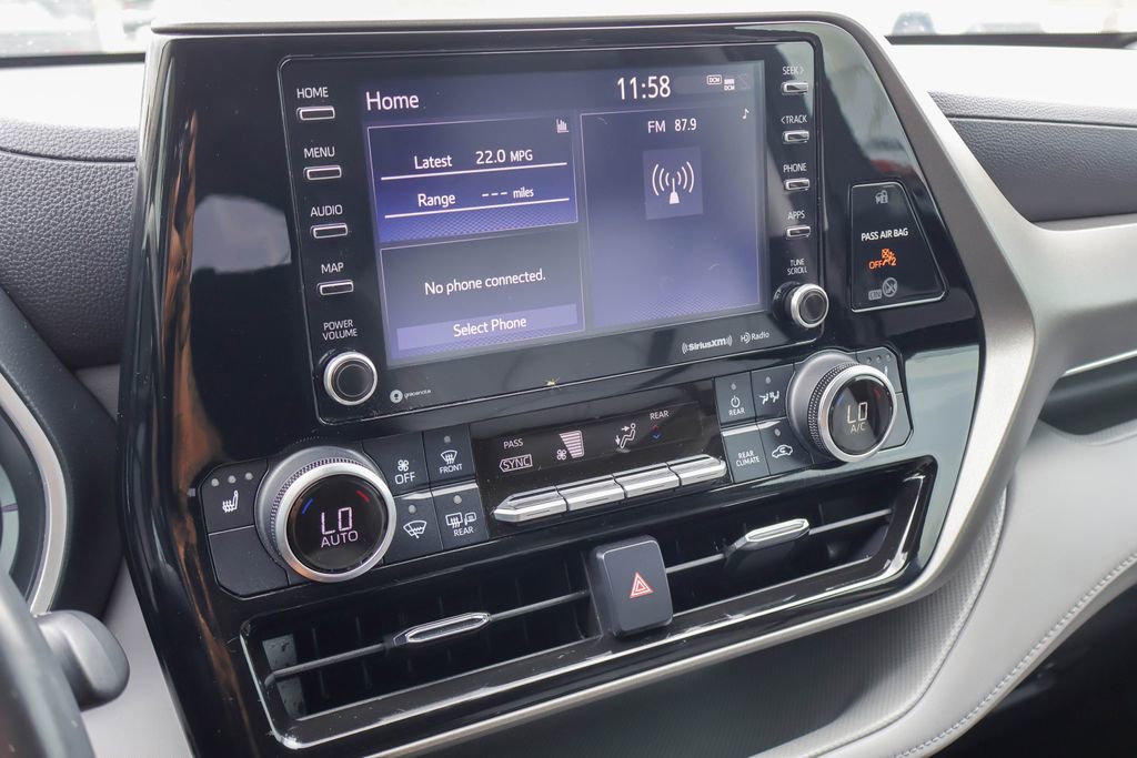 Used 2021 Toyota Highlander XLE FWD image 3