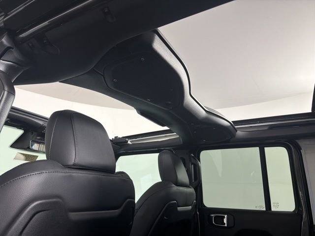 New 2026 Jeep Wrangler Unlimited Sahara AWD/4WD image 9