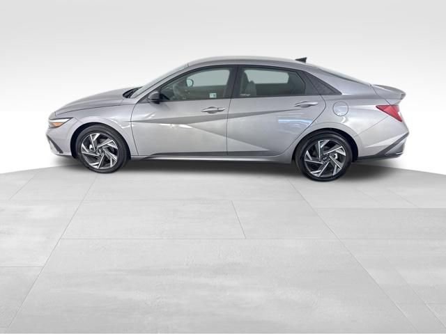 Used 2025 Hyundai Elantra SEL FWD image 6