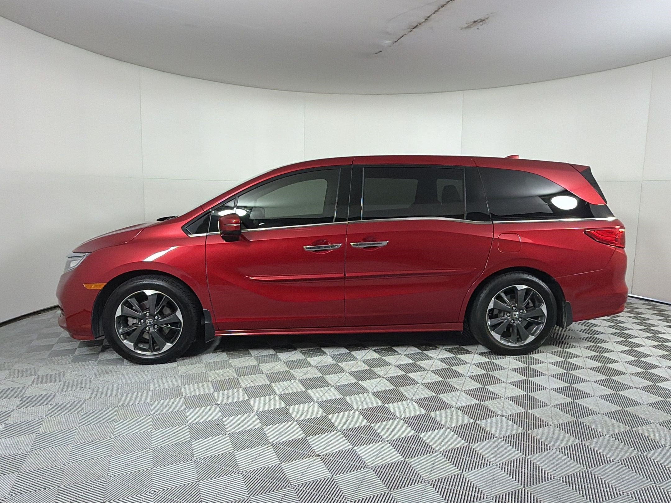 Certified 2023 Honda Odyssey Elite image 2