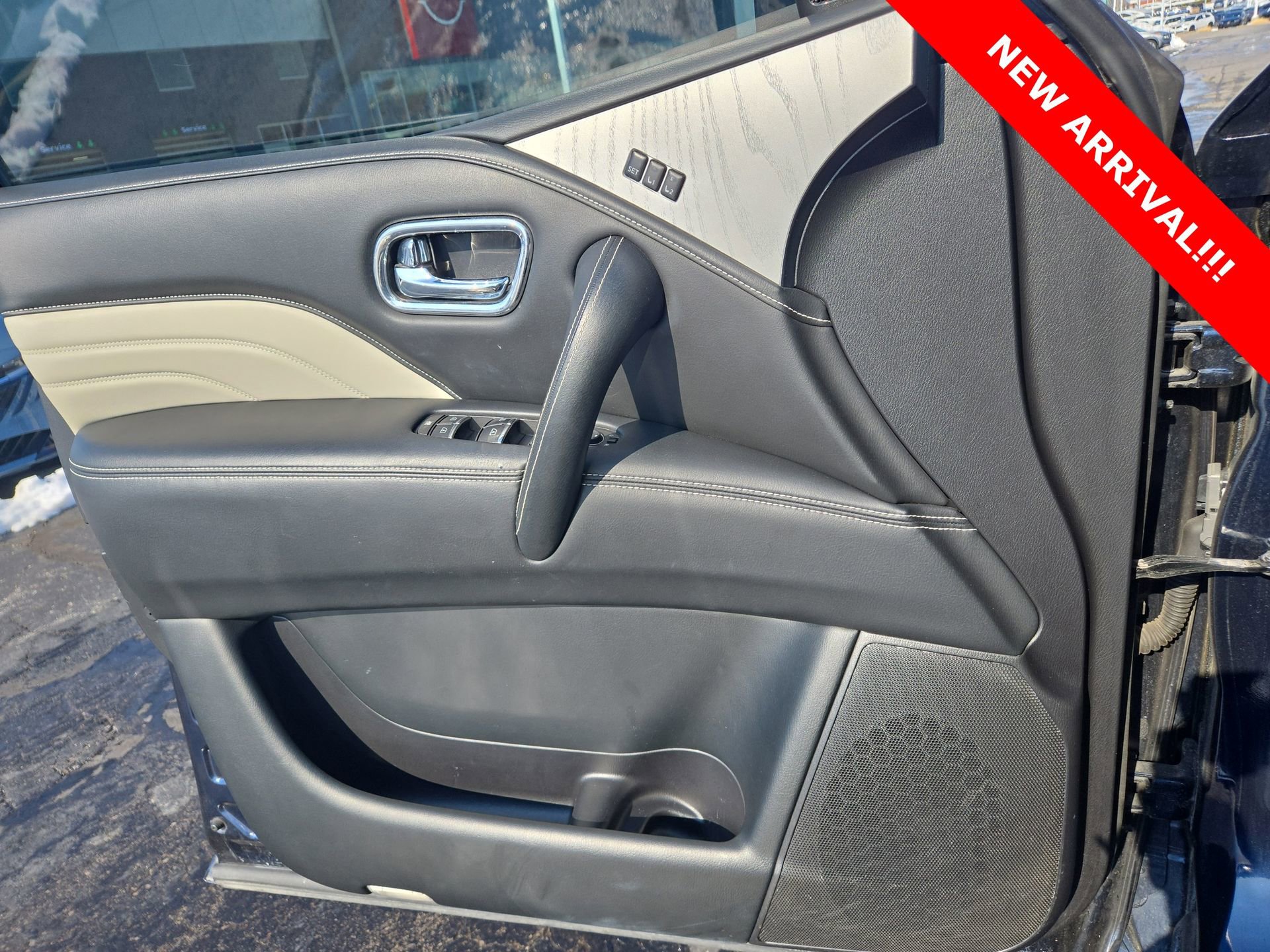 Used 2019 INFINITI QX80 Limited w/ All-Season Package image 11