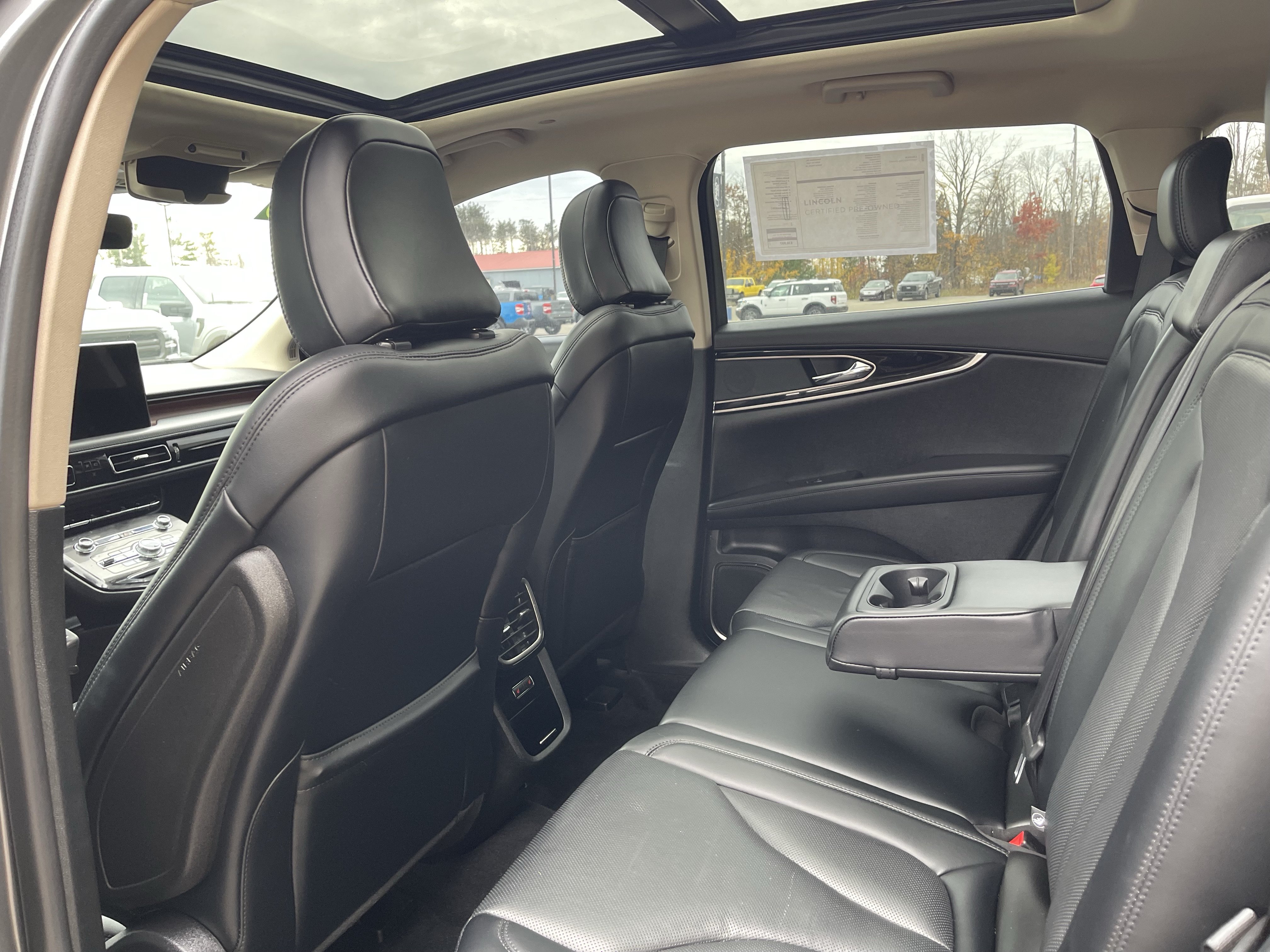 Used 2023 Lincoln Nautilus Reserve w/ Monochromatic Package AWD/4WD image 10