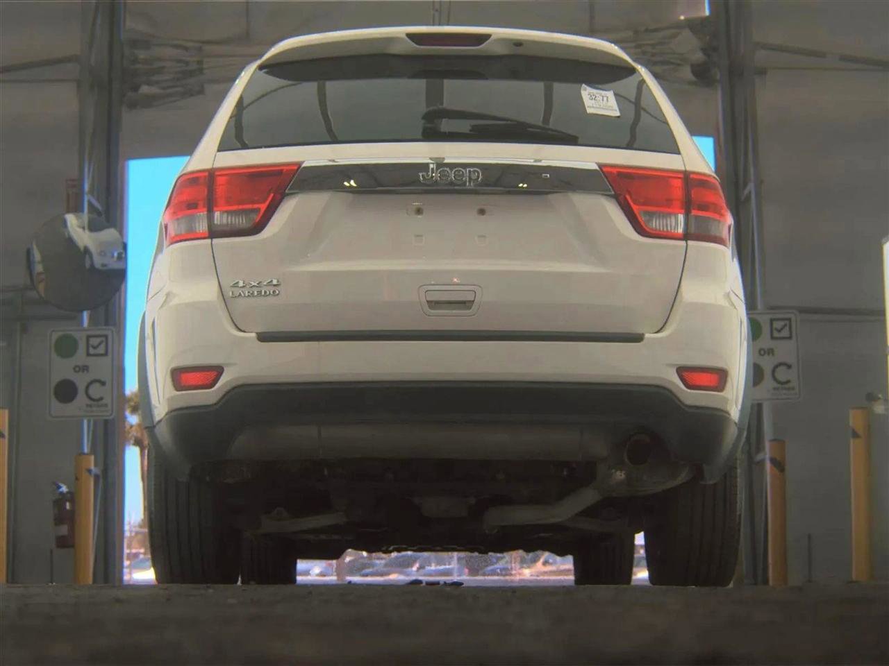 Used 2012 Jeep Grand Cherokee Laredo w/ Laredo E Group AWD/4WD image 7