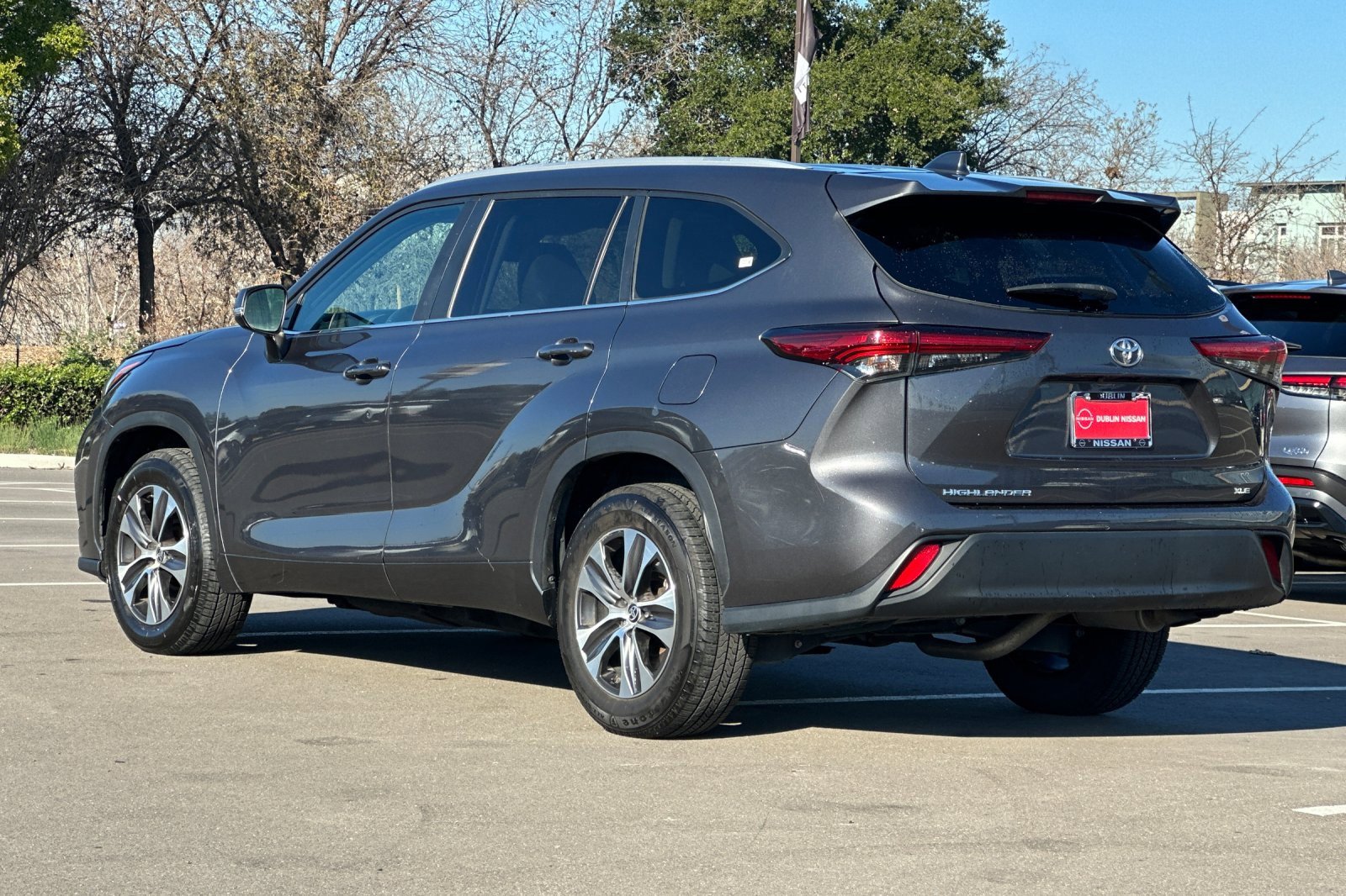 Used 2023 Toyota Highlander XLE image 6